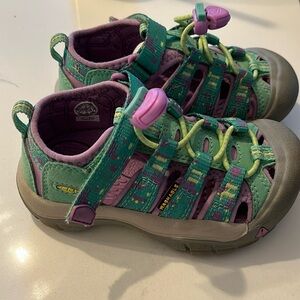 Toddler Keen’s size 9
